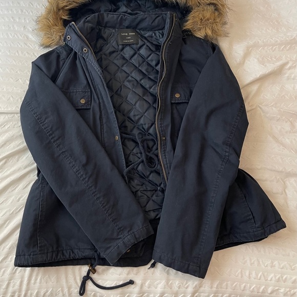 Navy blue jacket w/ removable faux fur hood large - Picture 4 of 4
